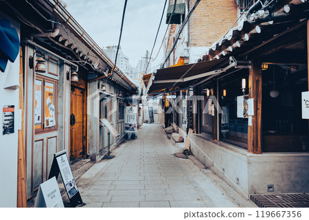 Seoul's back alleys: Ikseon-dong Seoul's back alleys: Ikseon-dong 119667356