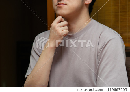 一個男人思考 119667905