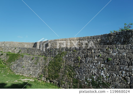 城堡大門和藍天 119668024