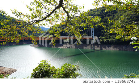 Hakogase Bridge over Lake Kuzuryu 119668742