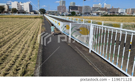 Running children and firefly protection fence Running children and firefly protection fence 119671128