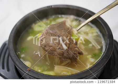 traditional Korean soup made by boiling beef head meat, ox bones, burdock, taro stems, and radish for a long time traditional Korean soup made by boiling beef head meat, ox bones, burdock, taro stems, and radish for a long time 119671384