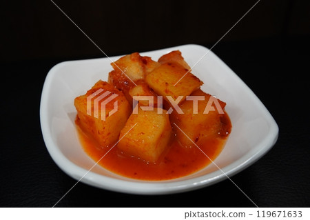 Kkakdugi(Diced Radish Kimchi) is a type of kimchi made with radish in Korean cuisine 119671633