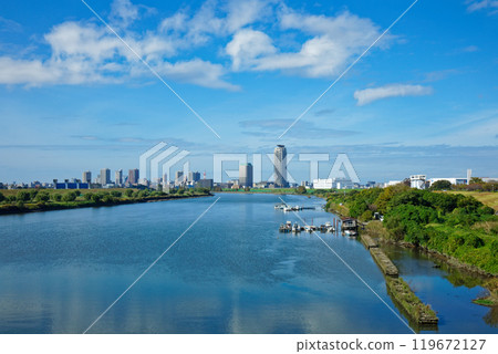 Overlooking the residential area of Motogo Kawaguchi where the blue sky spreads out from Shikahama Bridge Overlooking the residential area of Motogo Kawaguchi where the blue sky spreads out from Shikahama Bridge 119672127