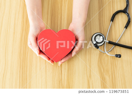 Heart and stethoscope image 01 119673851