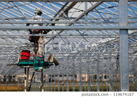 Screw fastening work at high altitudes Assembly 119674187