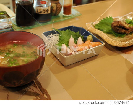 Side dishes for Papa's set meal: miso soup and sashimi, Sakaemachi, Moji Ward, Kitakyushu City, Fukuoka Prefecture 119674635