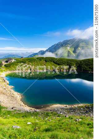 Mikurigaike Pond and Raichozawa Mountaineering in the Northern Alps 119675300