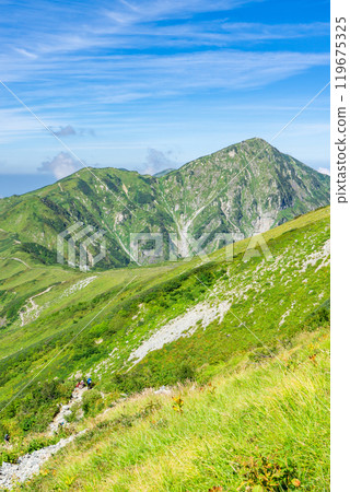 從雷鳥澤登山道看到的奧大日山、北阿爾卑斯山劍岳 從雷鳥澤登山道看到的奧大日山、北阿爾卑斯山劍岳 119675325