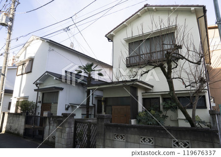 Aged house, old Japanese house, small house, detached house, single house, old house, Showa architecture, 119676337