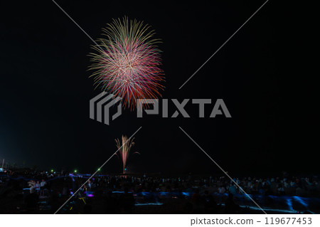 Colorful fireworks at the Sagara Marine Fireworks Festival at Sagara Sun Beach in Makinohara City (Shizuoka Prefecture) 119677453