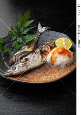 鹽烤秋刀魚 119677816