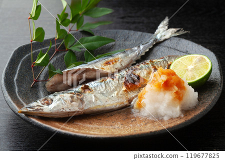 鹽烤秋刀魚 119677825