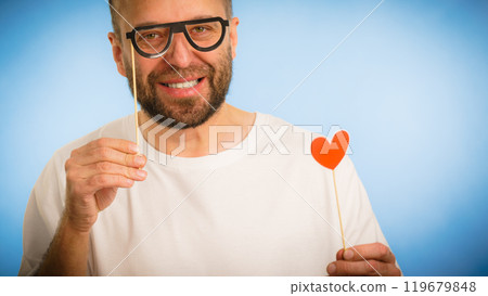 Man with eyeglasses and heart 119679848