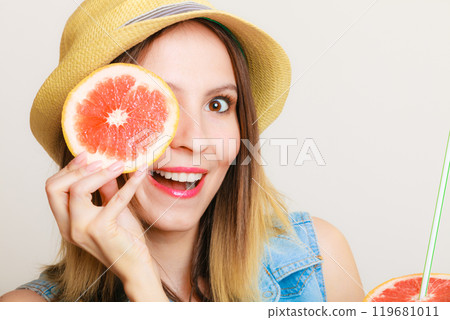 Summer girl tourist holding grapefruit citrus fruit 119681011