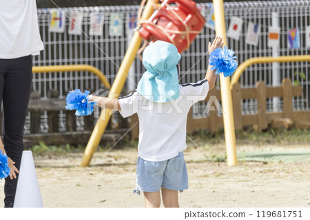 Back view of a girl dancing at a kindergarten sports day (4 years old, Japanese) 119681751