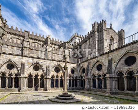 Porto Cathedral - Se do Porto, a Roman Catholic church located in the historical center of the city of Porto, Portugal Porto Cathedral - Se do Porto, a Roman Catholic church located in the historical center of the city of Porto, Portugal 119682326