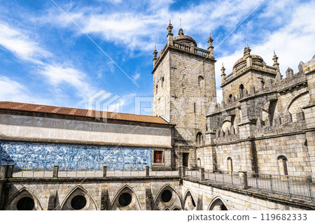 Porto Cathedral - Se do Porto, a Roman Catholic church located in the historical center of the city of Porto, Portugal 119682333