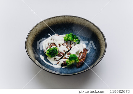 Grilled chicken with creamy sauce and broccoli, delicious combination of flavor and health 119682673