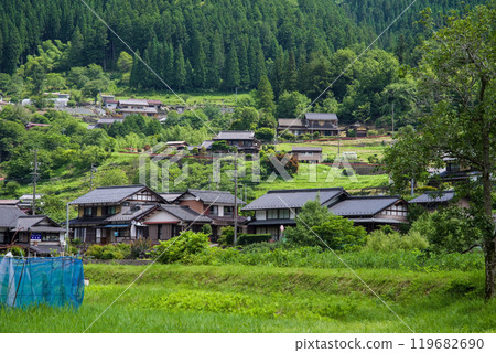 <<Japanese countryside scenery>> Maze area, Gifu prefecture, in the season of fresh greenery 119682690
