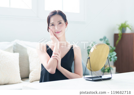 女性護膚美容概念 119682718