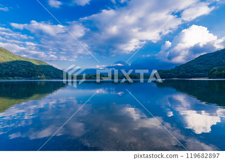 [山梨縣] 從精進湖畔眺望富士山的夜景 119682897