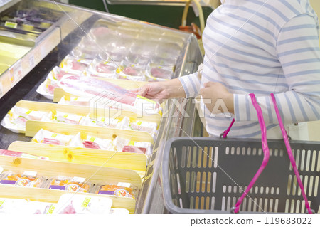 Woman buying groceries at the supermarket 119683022