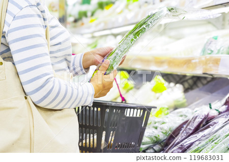 Woman buying groceries at the supermarket 119683031