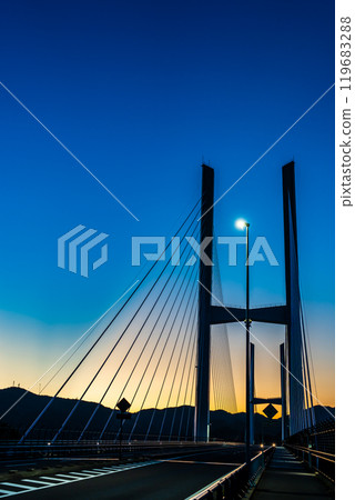 女神大橋的黎明[長崎市] 119683288