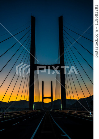 女神大橋的黎明[長崎市] 119683293