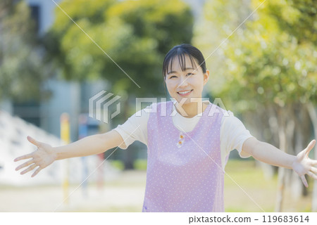 Park nursery teacher Park nursery teacher 119683614