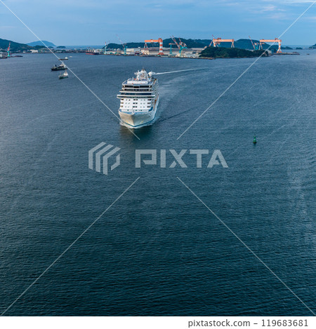 Cruise ship arriving at Nagasaki Port (SevenSeas Explorer) from Megami Ohashi Bridge Square [Nagasaki City] 119683681
