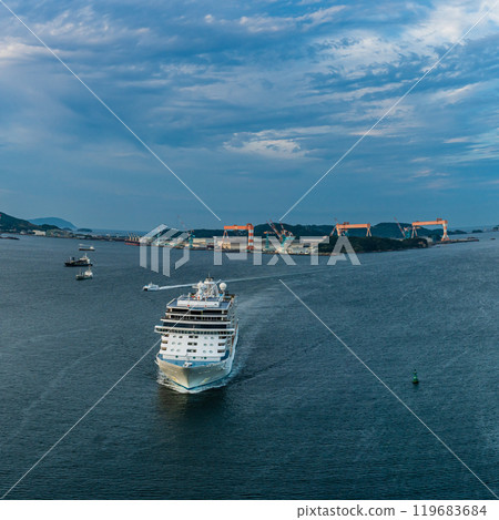 Cruise ship arriving at Nagasaki Port (SevenSeas Explorer) from Megami Ohashi Bridge Square [Nagasaki City] 119683684