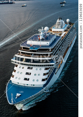 從女神大橋出發 長崎港客船抵達（SevenSeas Explorer）[長崎市] 119683699