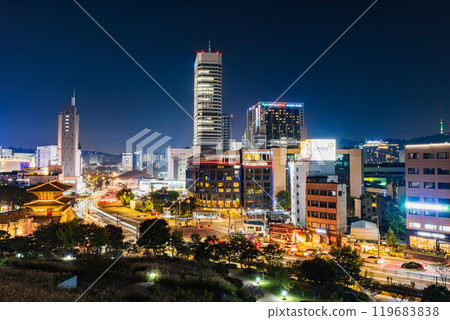 首爾東大門地區和 N 首爾塔在晚上 119683838