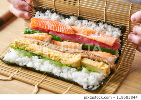 廚師正在製作江麥卷 119683844