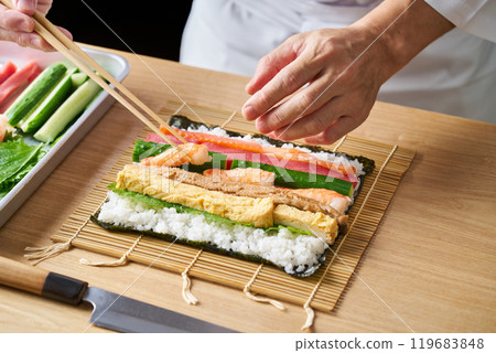 廚師正在製作江麥卷 119683848