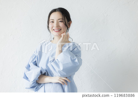 Young lady's portrait 119683886