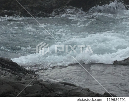 Kamakura & Enoshima Explorations 2023 Edition Waves crashing against Enoshima rocks Kamakura & Enoshima Explorations 2023 Edition Waves crashing against Enoshima rocks 119684791