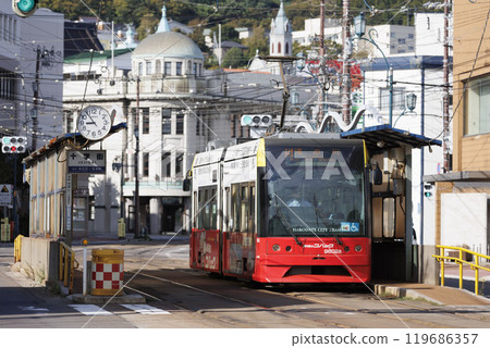 [Driver and pedestrian mascots blurred, Hakodate City Tram] Jujigai Tram Stop, Tram coming and going 119686357