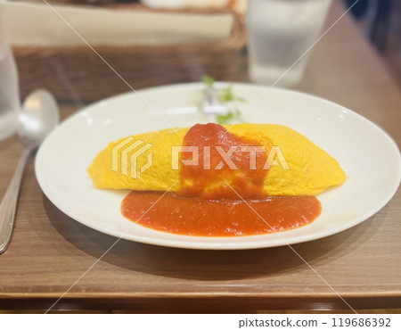 Omelette rice  119686392