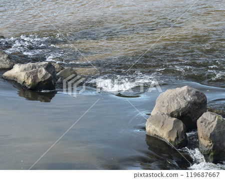 安裝有石頭的大和河自然淨化設施 安裝有石頭的大和河自然淨化設施 119687667