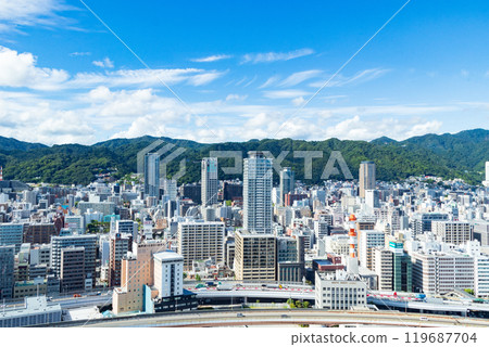 從港口塔看到的六甲山和神戶 從港口塔看到的六甲山和神戶 119687704