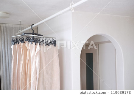 Indoor drying 119689178