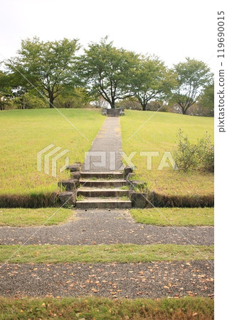 秋天的下午,公園裡的小樓梯 秋天的下午,公園裡的小樓梯 119690015