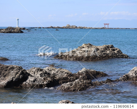 The sea with a view of the lighthouse and torii gates (Morito Beach) The sea with a view of the lighthouse and torii gates (Morito Beach) 119690614