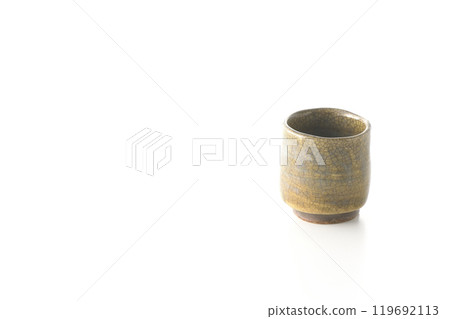 Photographing sake cups on a white background 119692113