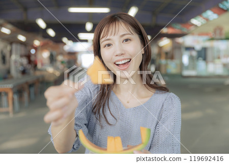 吃甜食的女人 119692416