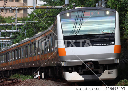 Direct access to Ome Line: Chuo Line E233 series train -10CARS (Rapid) Direct access to Ome Line: Chuo Line E233 series train -10CARS (Rapid) 119692495