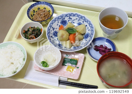 delicious japanese breakfast 119692549